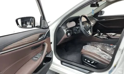 BMW 5-Series 2023, 38121 км, за 27241.7 USD - фото 10