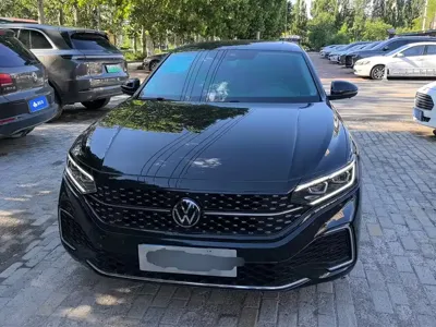 Volkswagen Passat 2023, 52500 км, за 18451.53 USD