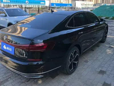 Volkswagen Passat 2023, 52500 км, за 18451.53 USD