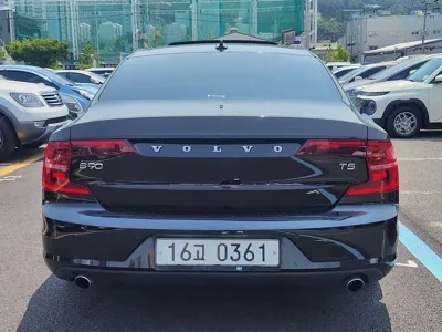 Volvo S90 2017, 219000 км, за 8119.35 USD
