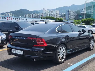 Volvo S90 2017, 219000 км, за 8119.35 USD