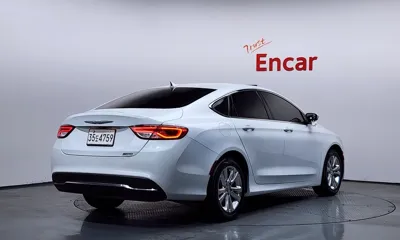 Chrysler 200 2015, 104852 км, за 1947.88 USD