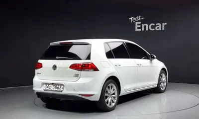 Volkswagen Golf 2015, 191375 км, за 3744.09 USD