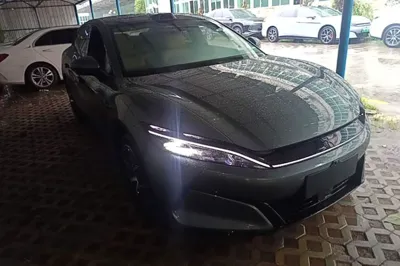BYD Han L 2025, 2500 км, за 30127 USD