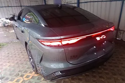 BYD Han L 2025, 2500 км, за 30127 USD