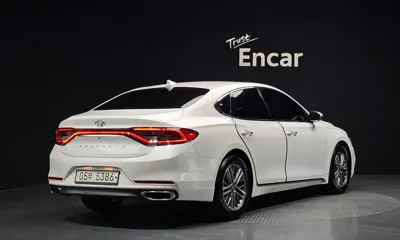 Hyundai Grandeur 2018, 156595 км, за 7605.8 USD