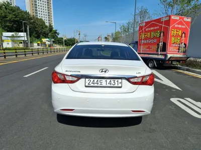 Hyundai Sonata 2013, 188573 км, за 2410.42 USD