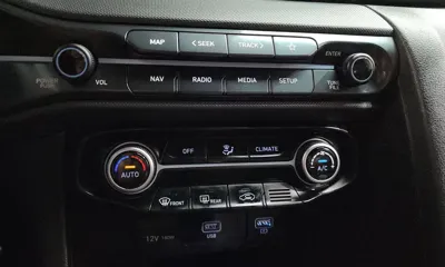 Hyundai Veloster 2021, 160397 км, за 9432.74 USD - фото 31