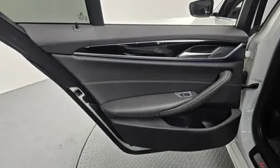 BMW 5-Series 2018, 48583 км, за 14966.52 USD - фото 25