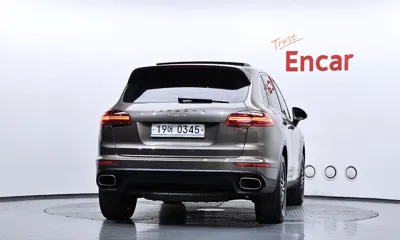 Porsche Cayenne 2016, 82356 км, за 21792.89 USD