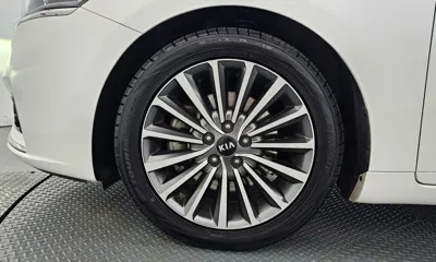 Kia K7 2017, 71170 км, за 10181.29 USD