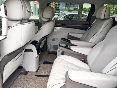 Denza Denza D9 2023, 52200 км, за 28891.93 USD