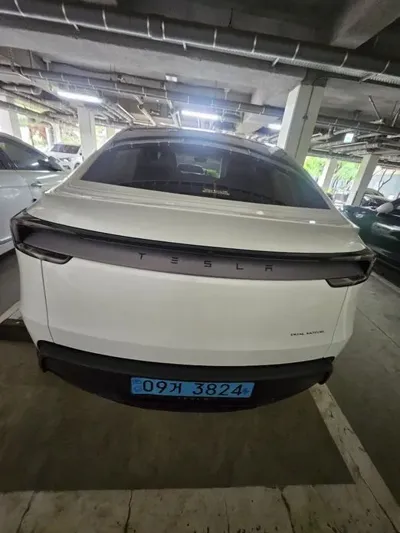 Tesla Model Y 2025, 11836 км, за 20100.1 USD