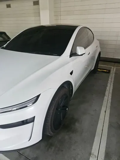 Tesla Model Y 2025, 11836 км, за 20100.1 USD
