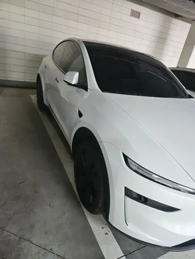 Tesla Model Y 2025, 11836 км, за 20100.1 USD
