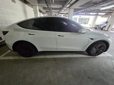 Tesla Model Y 2025, 11836 км, за 20100.1 USD