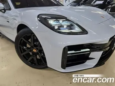 Porsche Panamera 2025, 2420 км, за 137874.35 USD