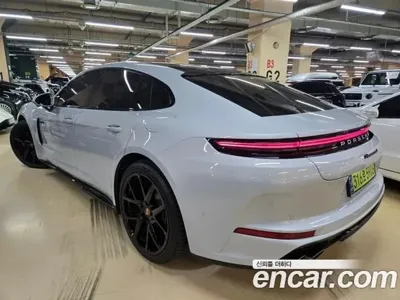 Porsche Panamera 2025, 2420 км, за 137874.35 USD