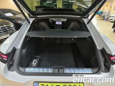 Porsche Panamera 2025, 2420 км, за 137874.35 USD
