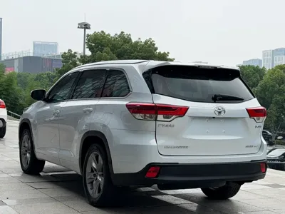 Toyota Highlander 2020, 61000 км, за 23513.38 USD