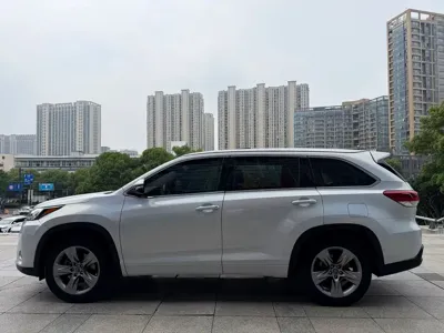 Toyota Highlander 2020, 61000 км, за 23513.38 USD