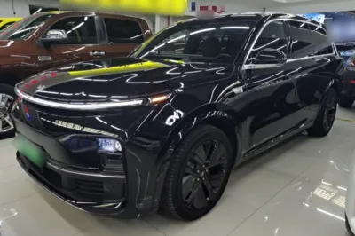 Li Auto L9 · 2023 год
