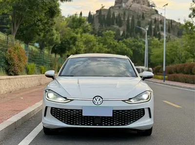 Volkswagen Lamando 2023, 53000 км, за 15857.68 USD