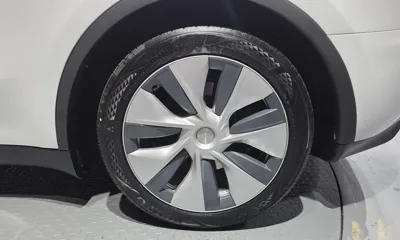 Tesla Model Y 2023, 46023 км, за 24696.08 USD - фото 21