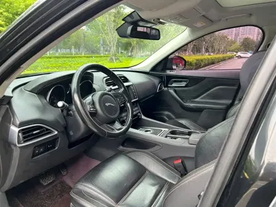 Jaguar F-Pace 2017, 135000 км, за 11332.54 USD