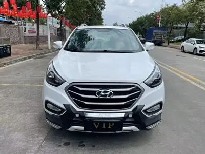 Hyundai ix35 2015, 93000 км, за 5665.48 USD