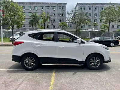 Hyundai ix35 2015, 93000 км, за 5665.48 USD
