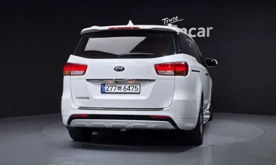 Kia Canival 2017, 168873 км, за 6104.77 USD
