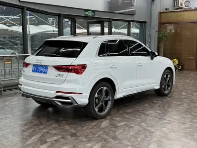 Audi Q3 2023, 12000 км, за 29291.7 USD