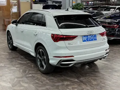 Audi Q3 2023, 12000 км, за 29291.7 USD