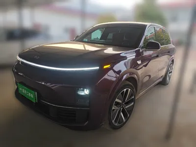 Li Auto L8 · 2023 год