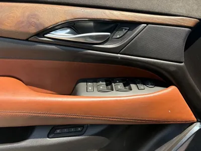 Cadillac Escalade 2017, 133384 км, за 20195.45 USD - фото 9