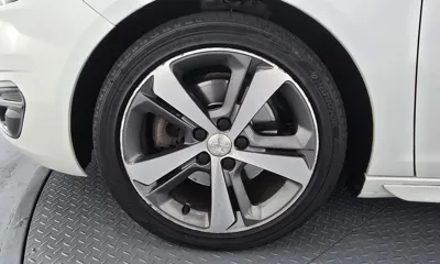 Peugeot 308 2016, 108467 км, за 4620.57 USD