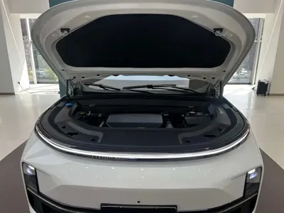 Li Auto Li L8 2025, 11000 км, за 43524.76 USD