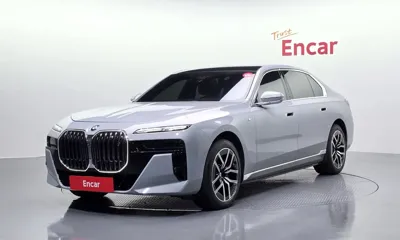 BMW i7 · 2023 год