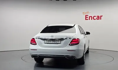 Mercedes-Benz E-Class 2018, 86980 км, за 18232.72 USD