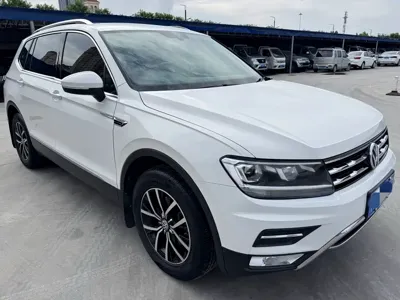 Volkswagen Tiguan L 2017, 90000 км, за 9199.11 USD