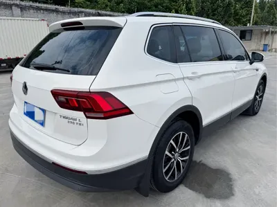 Volkswagen Tiguan L 2017, 90000 км, за 9199.11 USD