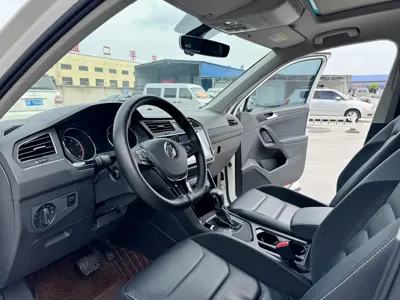 Volkswagen Tiguan L 2017, 90000 км, за 9199.11 USD