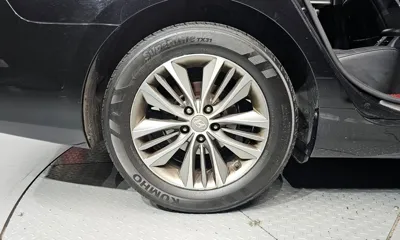 Hyundai Grandeur 2016, 250080 км, за 2528.76 USD