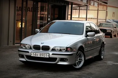 BMW 5-Series · 2000 год