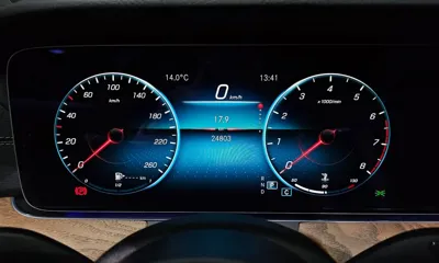 Mercedes-Benz E-Class 2023, 24803 км, за 29492.89 USD - фото 8