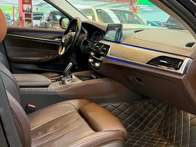 BMW 5 Series New Energy 2020, 180000 км, за 16744.82 USD
