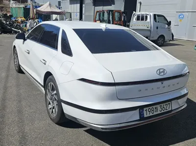 Hyundai Grandeur 2023, 32000 км, за 11727.23 USD