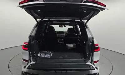 BMW X7 2025, 7210 км, за 89709.39 USD - фото 19