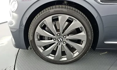 Bentley Flying Spur 2021, 32470 км, за 150978.08 USD